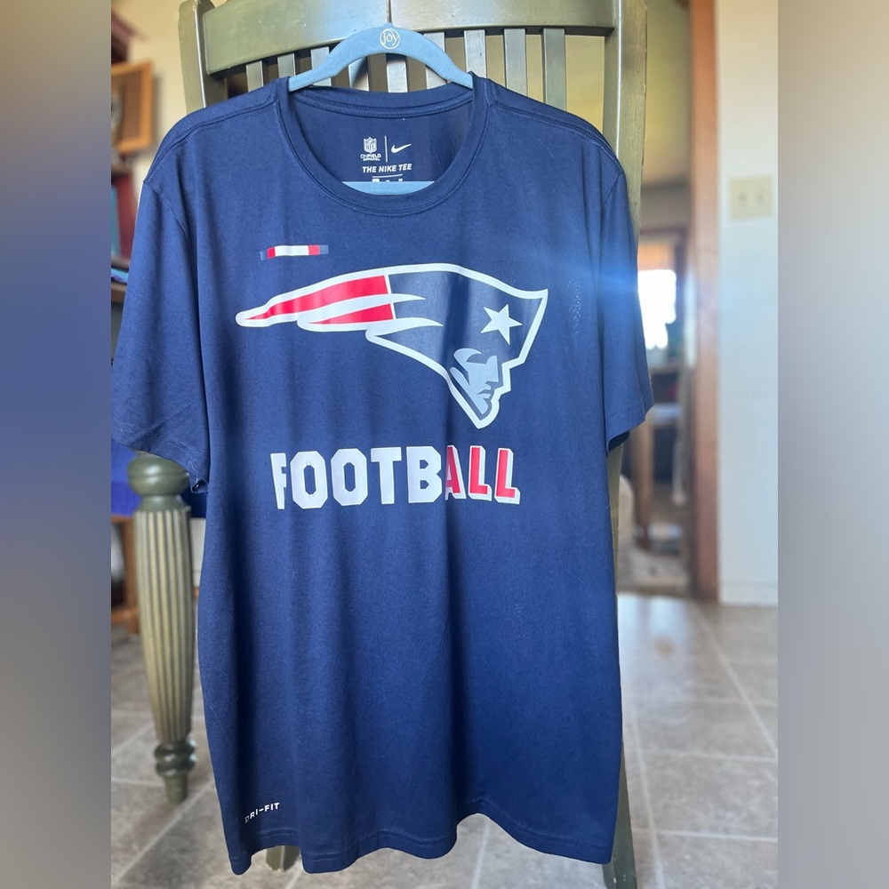 NFL Onfield Apparel The Nike Tee New England Patriots football team tee. XL